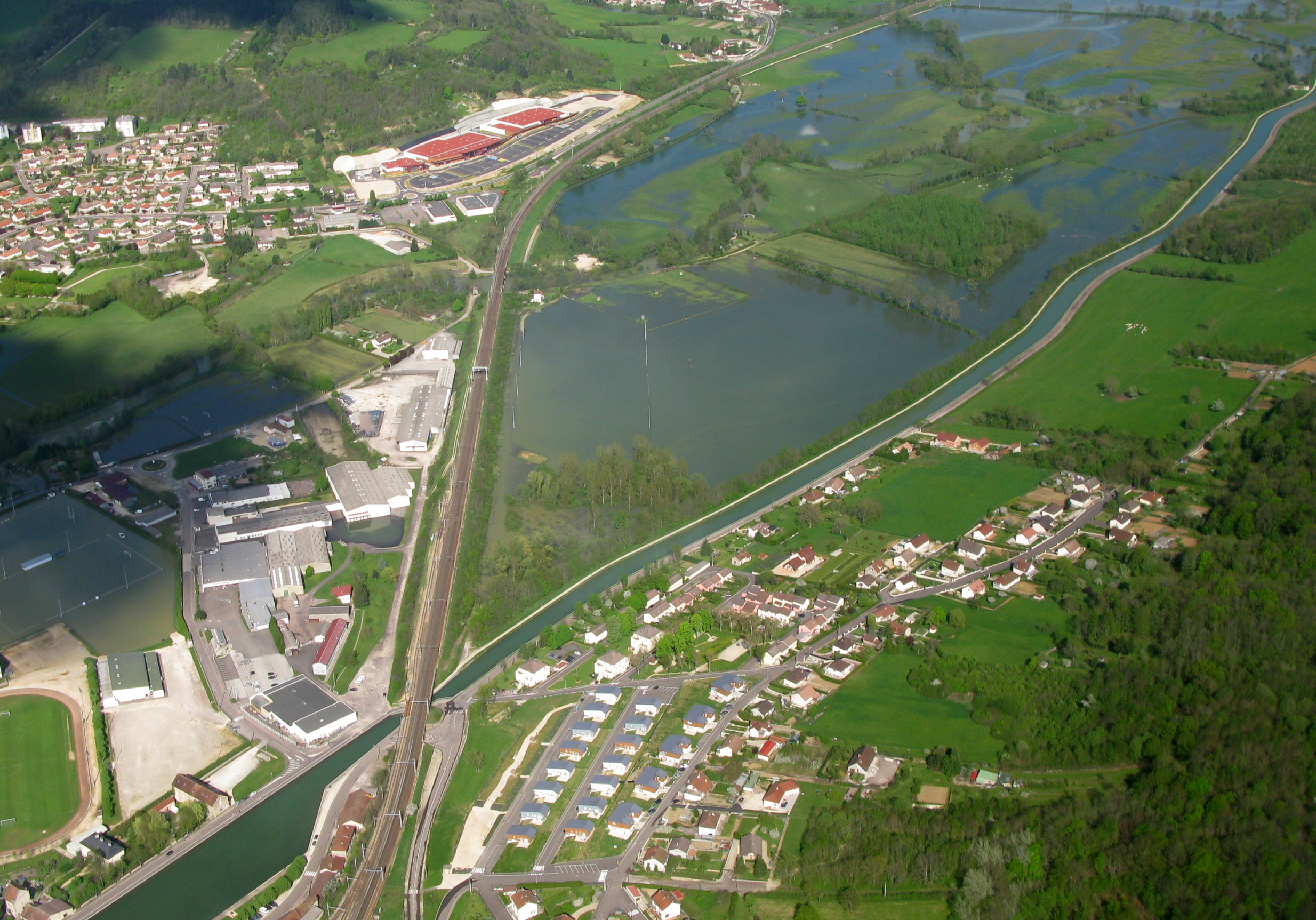 Crue de la Brenne, en mai 2013, à Monbard, est de la ville, en Côte d'Or